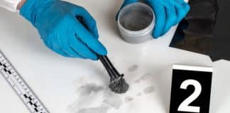 Concours police scientifique 2023 Analyse d'une trace par un technicien de police scientifique